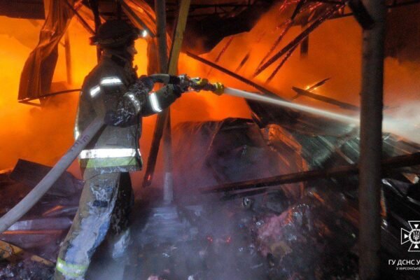 Масований обстріл Херсона: Відомо про 16 поранених, з них 4 дітей