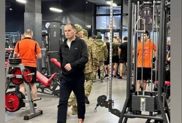 У Закарпатському ОТЦК відреагували на закиди щодо рейдів по фітнес-клубах: Вручення повісток у спортзалах є законним