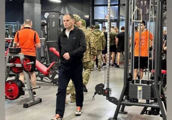 Працівники ТЦК провели масштабний рейд тренажерними залами Ужгорода (ФОТО, ВІДЕО)