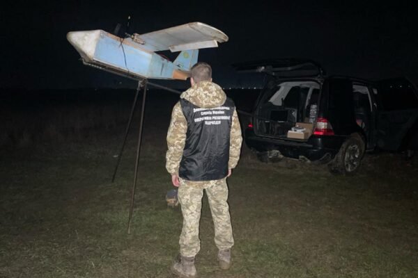 На Закарпатті прикордонники виявили “лігво” контрабандистів та обладнання для переправлення цигарок через кордон