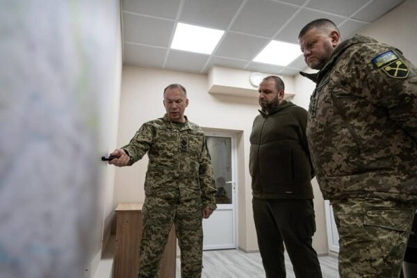 Залужний з Умєровим відвідали позиції ЗСУ на Східному напрямку (ФОТО)