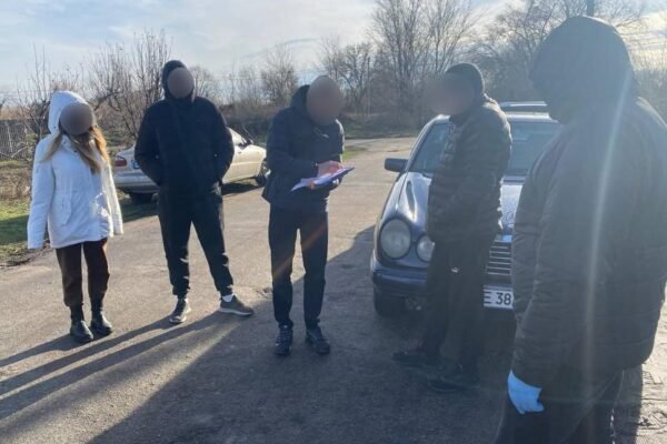 Ошукали волонтерів та військових на 1,2 млн гривень: у Дніпрі викрили групу шахраїв (ФОТО, ВІДЕО)