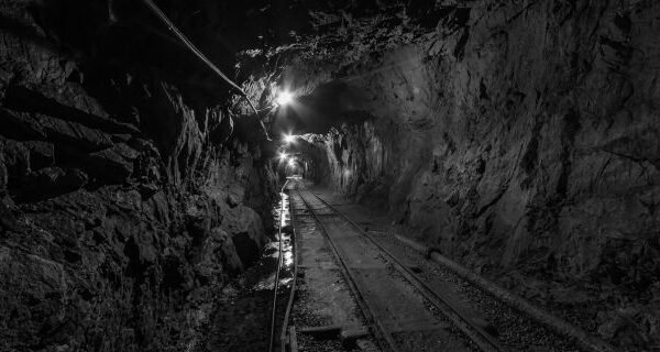 На Донеччині внаслідок обстрілу знеструмлена шахта: під землею 35 гірників