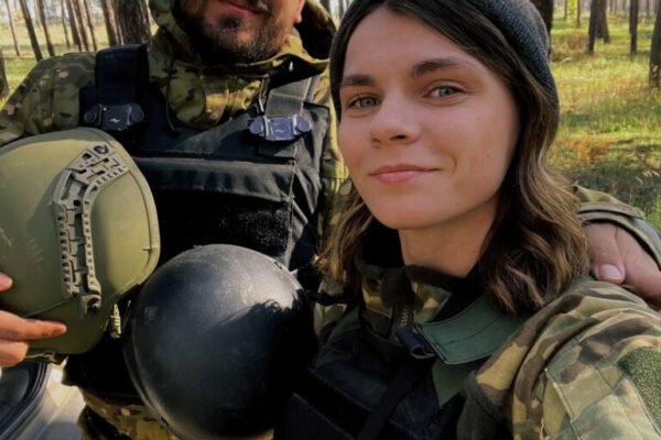 На Донеччині росіяни поранили двох волонтерів та відому фотографиню