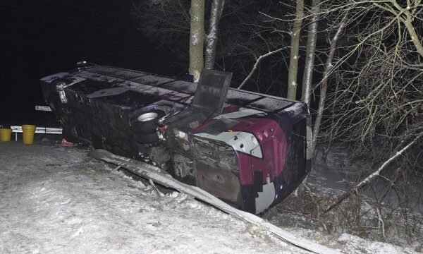 У Польщі український автобус потрапив в аварію: є постраждалі (ФОТО)