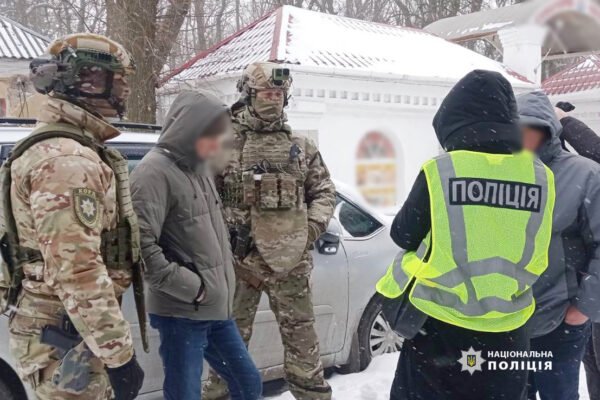 На Вінниччині помічника судді та секретаря суду затримали на хабарі (ФОТО, ВІДЕО)
