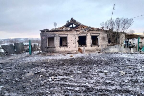 Росіяни вдарили авіабомбами по селу на Куп′янщині: є загибла (ФОТО)