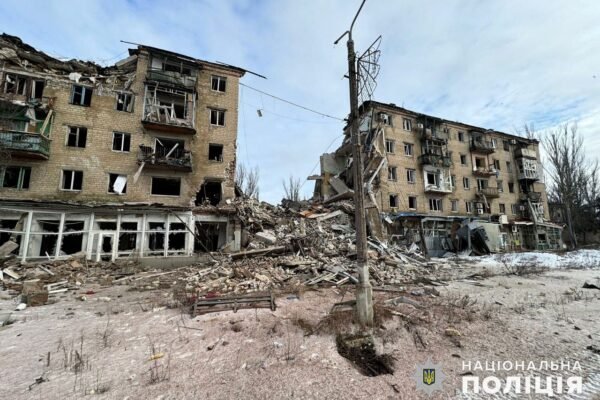 Пошкоджені багатоповерхівки та ЛЕП: наслідки обстрілів на Донеччині (ФОТО)