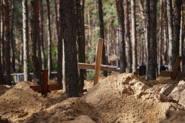 В Україні залишаються неідентифікованими 2100 загиблих через війну