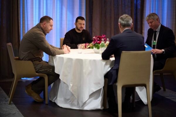 Зеленський у Давосі зустрівся з генсеком НАТО (ФОТО)