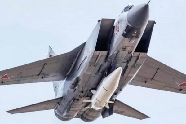Росіяни атакували Київ “Кинджалами”: Є постраждалі і пожежі (ВІДЕО)