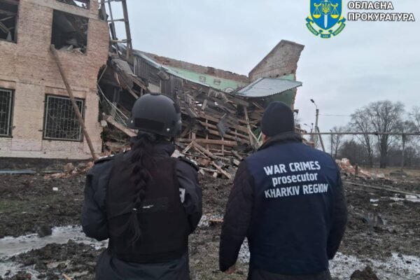 Прокурори показали наслідки прильотів у Харкові ввечері 2 січня: Зруйновано школу, пошкоджено садок (ФОТО)