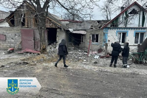 Росіяни обстріляли Гірник на Донеччині: поранений підліток