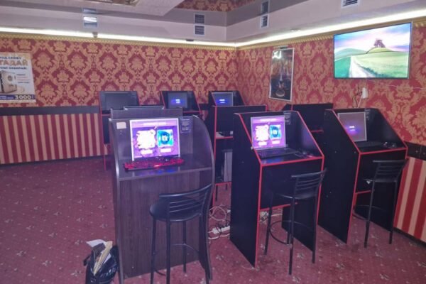Діяли “під крилом” правоохоронців: Перед судом постануть 34 організатори нелегального грального бізнесу в Києві та Одесі