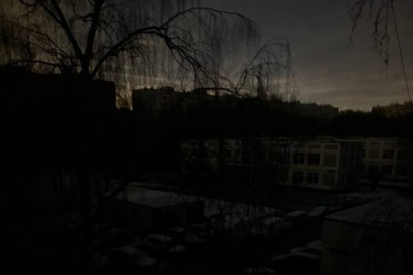 Кілька районів Москви залишилися без світла та тепла у 27-градусний мороз через пожежу на підстанції (ФОТО, ВІДЕО)