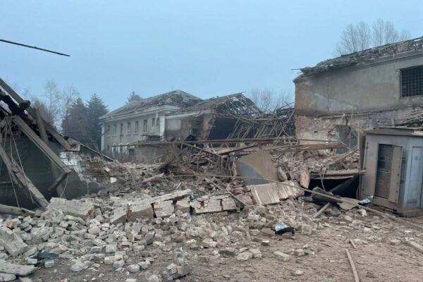 Російська ракета зруйнувала керамічний цех у Слов’янську на Донеччині (ФОТО)