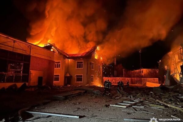 Ворог атакував дронами Київщину: Уламки влучили в підприємство