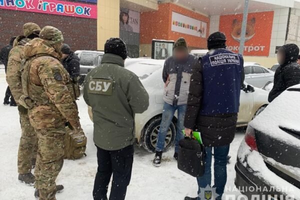 На Сумщині затримали афериста, що за 100 тис. грн обіцяв дружині військового визволити його з полону