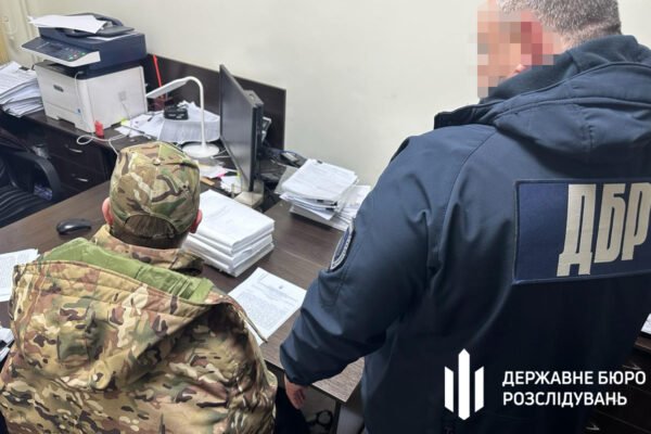 На Миколаївщині посадовець військової частини незаконно нарахував підлеглим 1 млн грн “бойових”