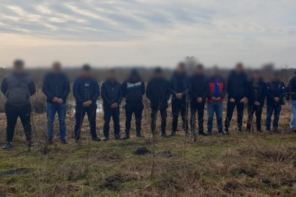 На кордоні з Угорщиною впіймали 12 ухилянтів з Закарпаття