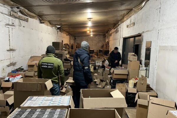 В Києві із незаконного обігу вилучили цигарок на 12 млн грн