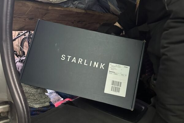 Українка намагалася таємно провезти 10 комплектів супутникового зв’язку “Старлінк”
