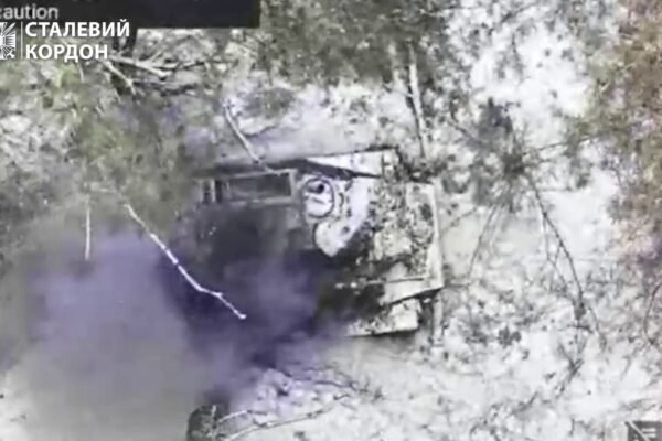 Українські прикордонники знищили військову техніку та бліндаж окупантів (ВІДЕО)