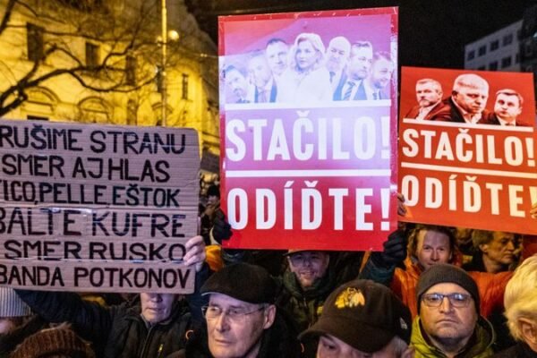 У Словаччині десятки тисяч людей вийшли на протест проти Фіцо (ВІДЕО)