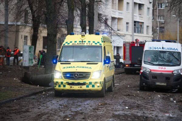 З’явилися кадри наслідків ракетного удару по Харкову (ВІДЕО)