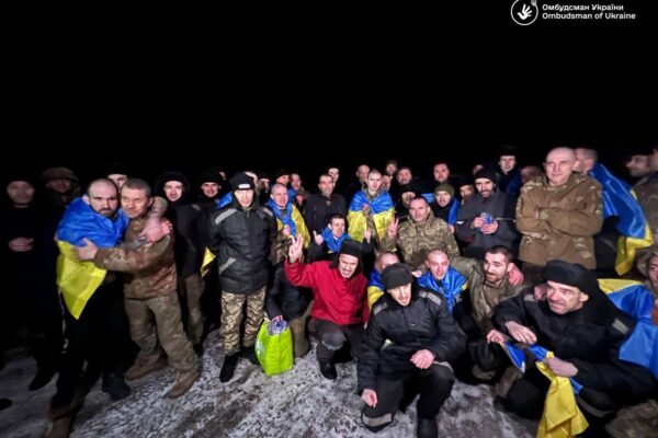 Захисники Маріуполя та Зміїного: кого Україна повернула з полону (ФОТО, ВІДЕО)