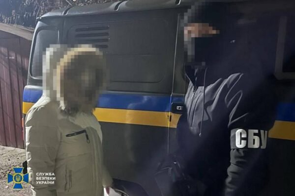 У Херсоні затримали колаборантку, яка під час окупації міста примусово «паспортизувала» пільговиків