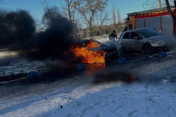Ворожа атака на Херсон: загинули дві людини (ФОТО, ВІДЕО)