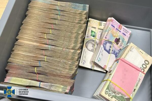 Розкрадали кошти на оборонних замовленнях: у Києві затримали полковника ЗСУ та львівського підприємця (ФОТО)