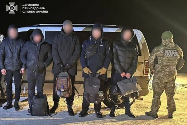 На кордоні з Молдовою зупинили мікроавтобус із пʼятьма ухилянтами (ФОТО)