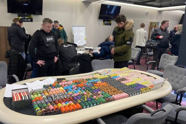 У Києві, Харкові та Одесі викрили мережу підпільних покер-клубів (ФОТО)