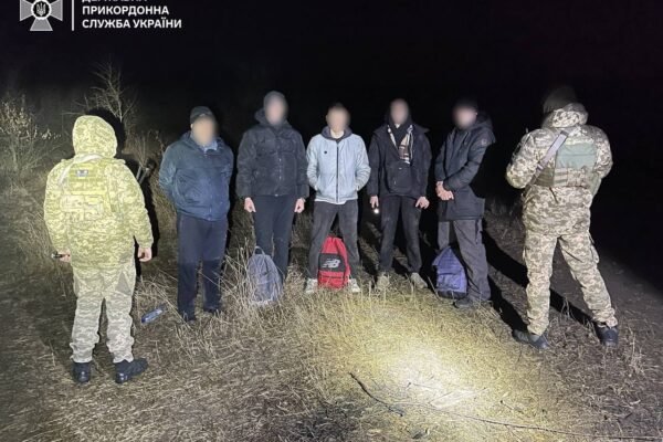 Прикордонники затримали п’ятьох ухилянтів, які прямували до Молдови (ФОТО)