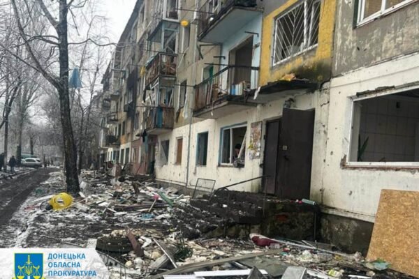 Окупанти вдарили ракетами по Мирнограду: пошкоджені багатоповерхівки, є поранені (ФОТО)