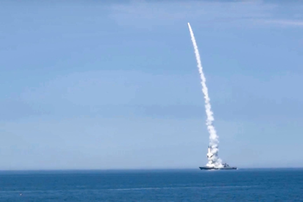 Окупанти вивели в Чорне море один ракетоносій, споряджений “Калібрами”