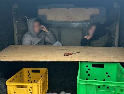 На кордоні з Румунією впіймали ухилянтів з Дніпра та Прикарпаття: Ховалися в багажнику авто