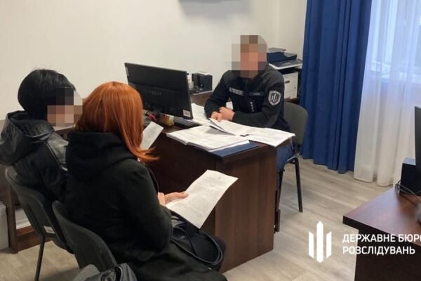 Дружина і донька посадовця військової частини на Рівненщині майже рік безпідставно отримували бойові виплати