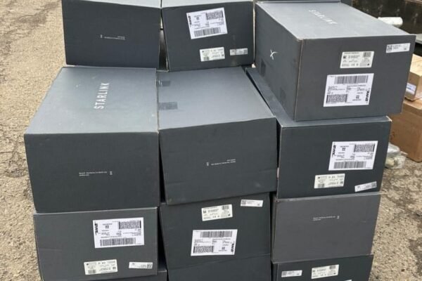 В Україну намагались незаконно ввезти 34 термінали Starlink під виглядом старого холодильника (ФОТО)