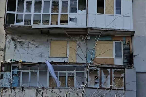 В ОВА показали наслідки обстрілу Корабельного району Херсона (ВІДЕО)