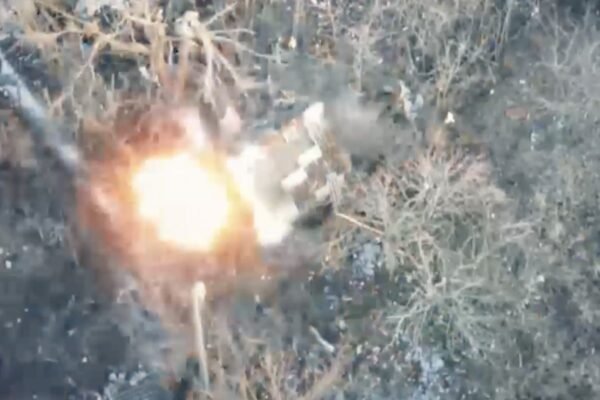 Спецпризначенці СБУ показали, як нищать FPV-дронами техніку окупантів (ВІДЕО)