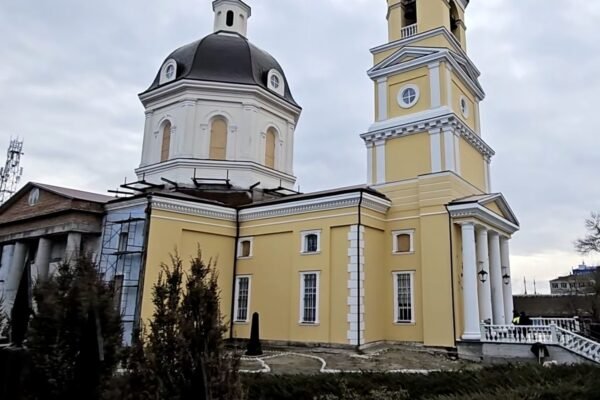 Росіяни обстріляли у Херсоні собор (ФОТО, ВІДЕО)
