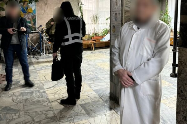 Довідка про непридатність до служби за 5 тис. доларів: У Львові затримали лікаря-хірурга