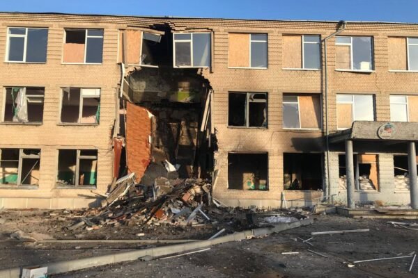 Окупанти зруйнували школу на Харківщині (ФОТО)