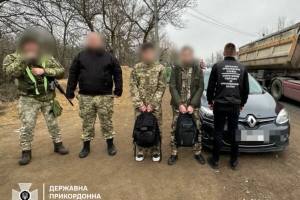На кордоні затримали ухилянтів, які намагалися втекти в Молодову у військовій формі (ФОТО)