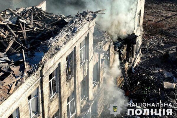 Окупанти вдарили чотирма ракетами по Покровську: влучили в університет та школу (ФОТО, ВІДЕО)