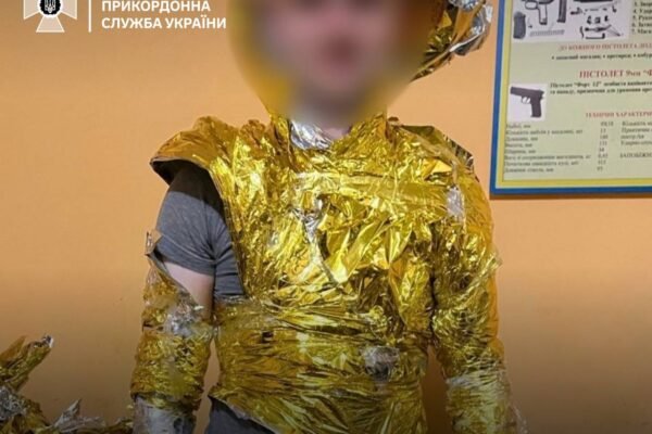 “Блискучий план”: на Одещині втікачі за кордон обмотались ізотермічними ковдрами, щоб їх не помітив тепловізор (ФОТО)