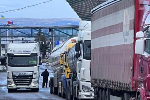 В чергах на польсько-українському кордоні понад 3000 вантажівок, – ДПСУ